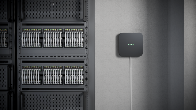lifestyle---ajax-nvr---black---server